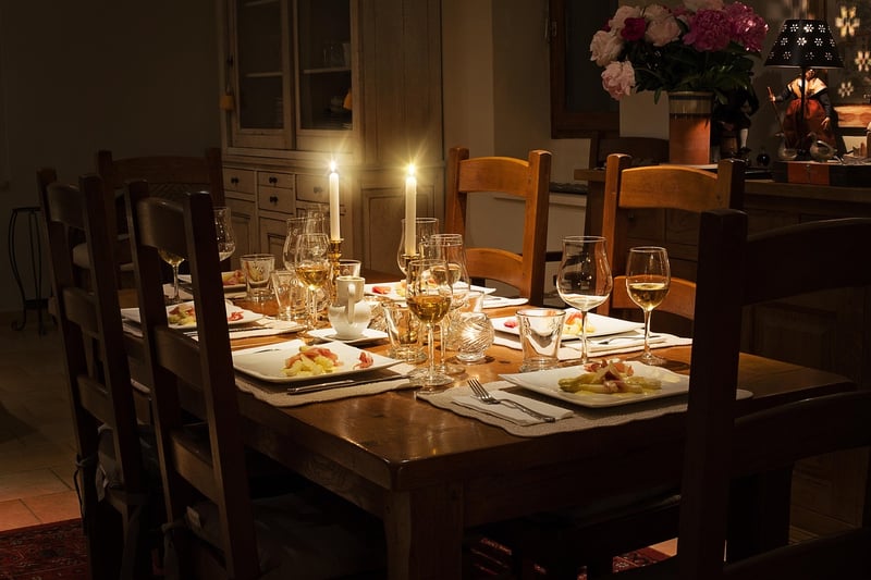 Minimalist Table Setting